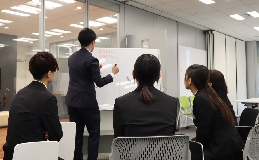 ＜ファシリテーター、書記、発表者など、役割を決めてセッションが行われました＞