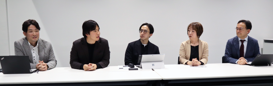 ＜左から、水野氏、坂井氏、加山氏、村上ユニット長、藤井氏＞