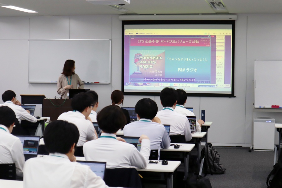 ＜ラジオ内で流すテーマソングは、パーパスのステートメントを歌詞に！＞