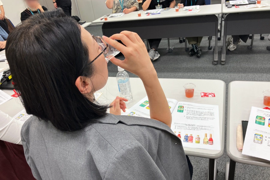 ＜2種類のノンアルコール飲料を試飲。どちらの種類も参加者から好評でした！＞