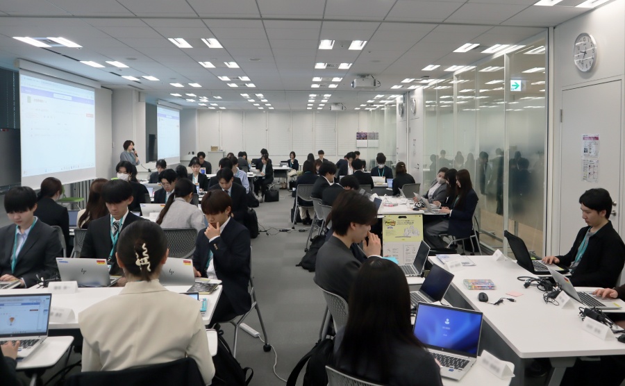 ＜ 新入社員が一同に会して集合研修がスタート！ ＞