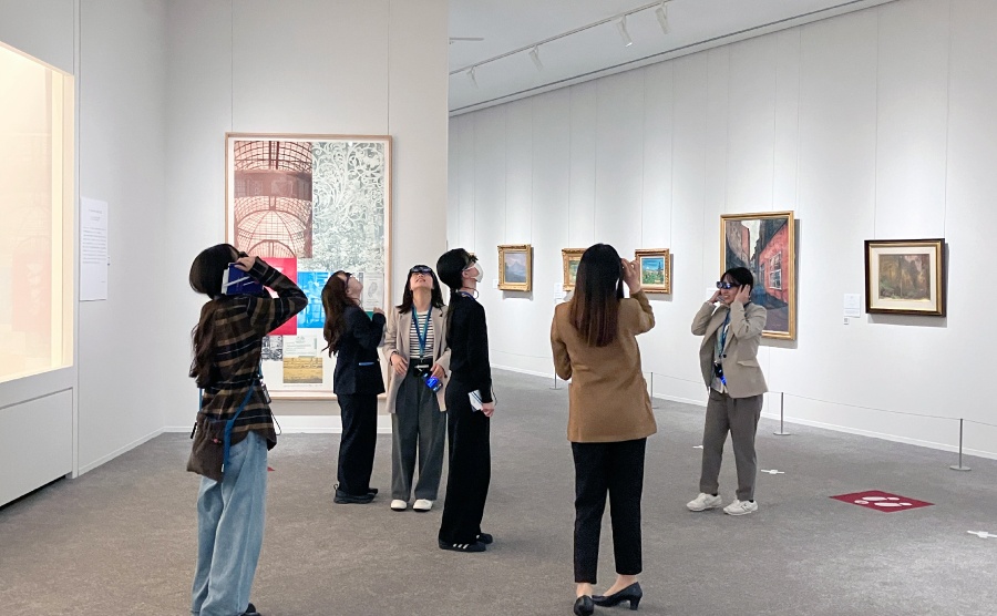 ＜ スマートグラスを使った美術鑑賞という新しい体験も ＞