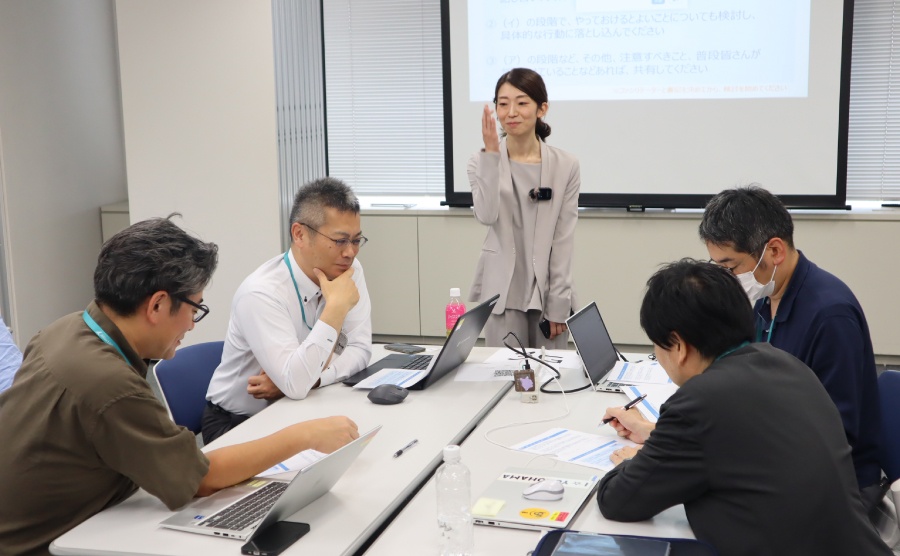 ＜ 講師として株式会社ジャパンEAPシステムズ 中島諒子様（写真中央）にお越しいただきました ＞
