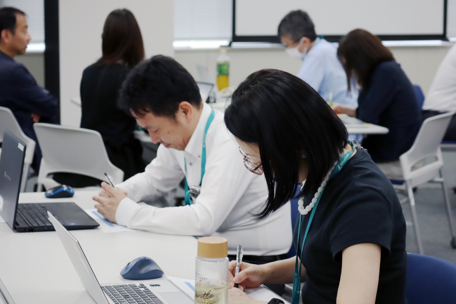 ＜ ライン長だからこそセルフケアも重要！ 自身のストレスチェックも実施しました ＞