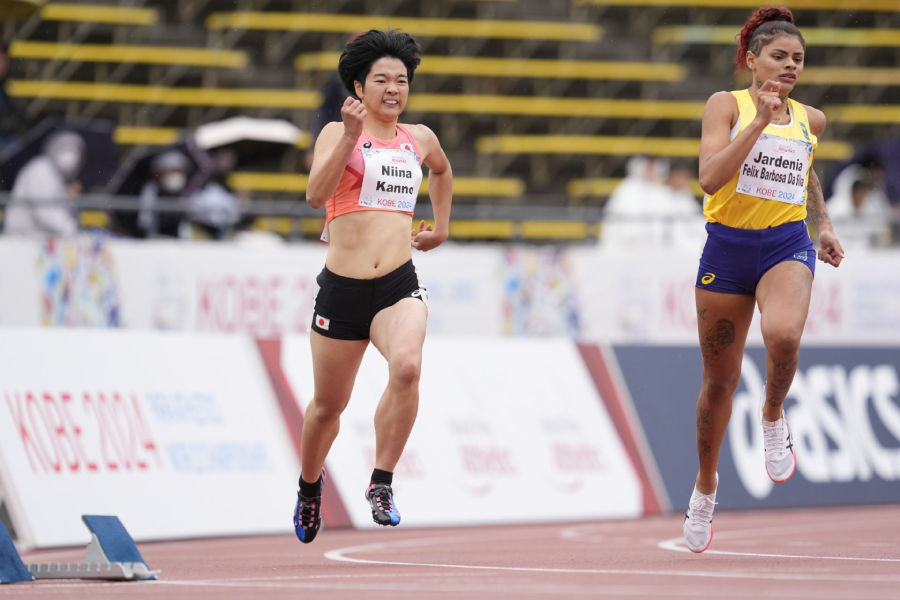 <神戸2024世界パラ陸上競技選手権大会で日本新記録を樹立した菅野選手（写真中央）、写真提供：日本パラ陸上競技連盟>